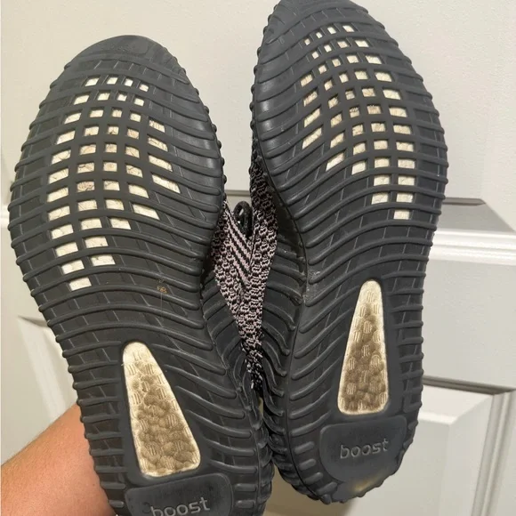 Yeezy Boost 350 V2 Yecheil